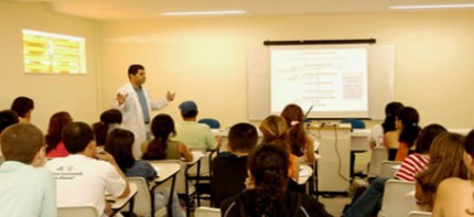 Foto: Aula teórica em uma sala na famed - campus Sobral
